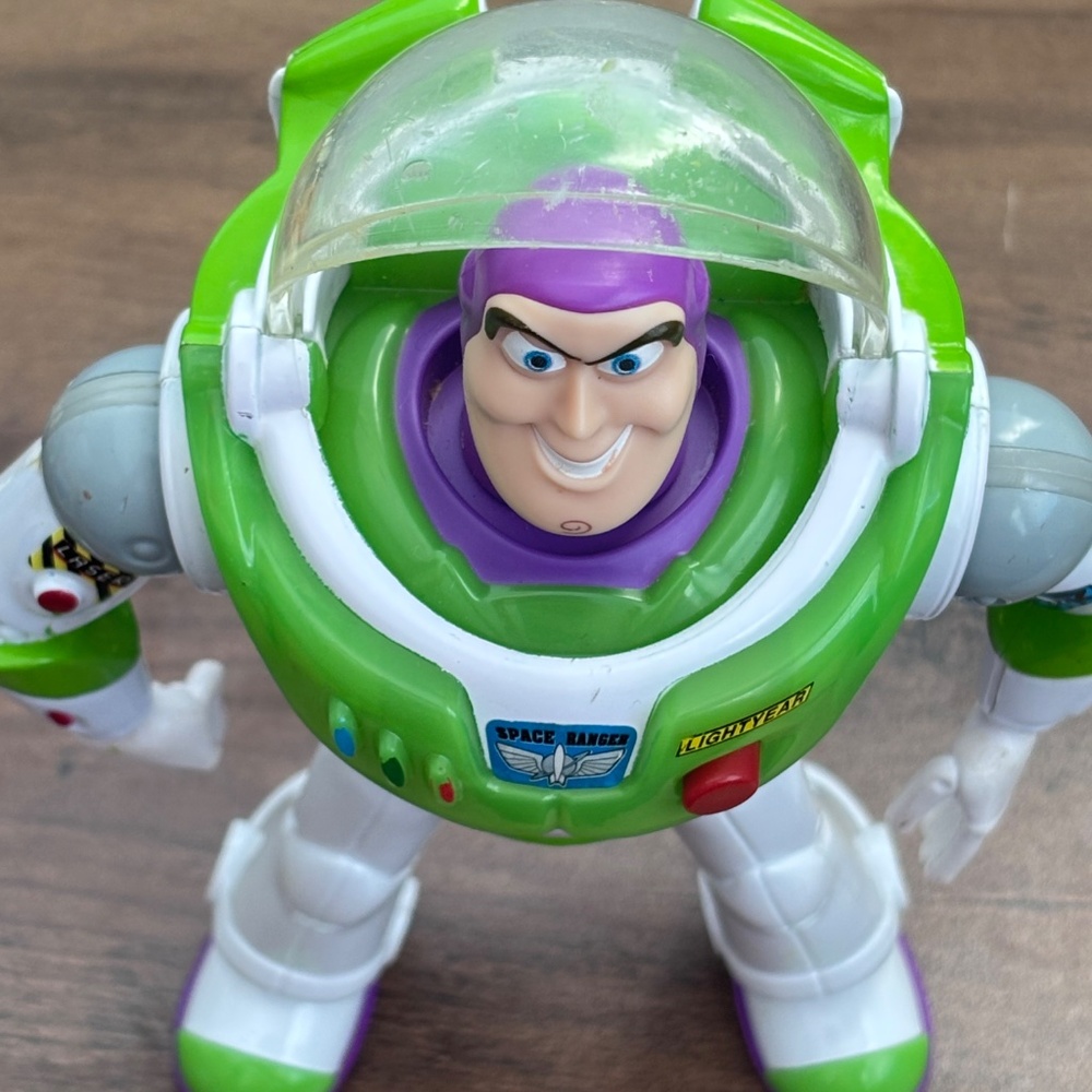 Disney Pixar Toy Story BUZZ LIGHTYEAR Astronaut Action Figure Toy Posable 2018 - Picture 3 of 12